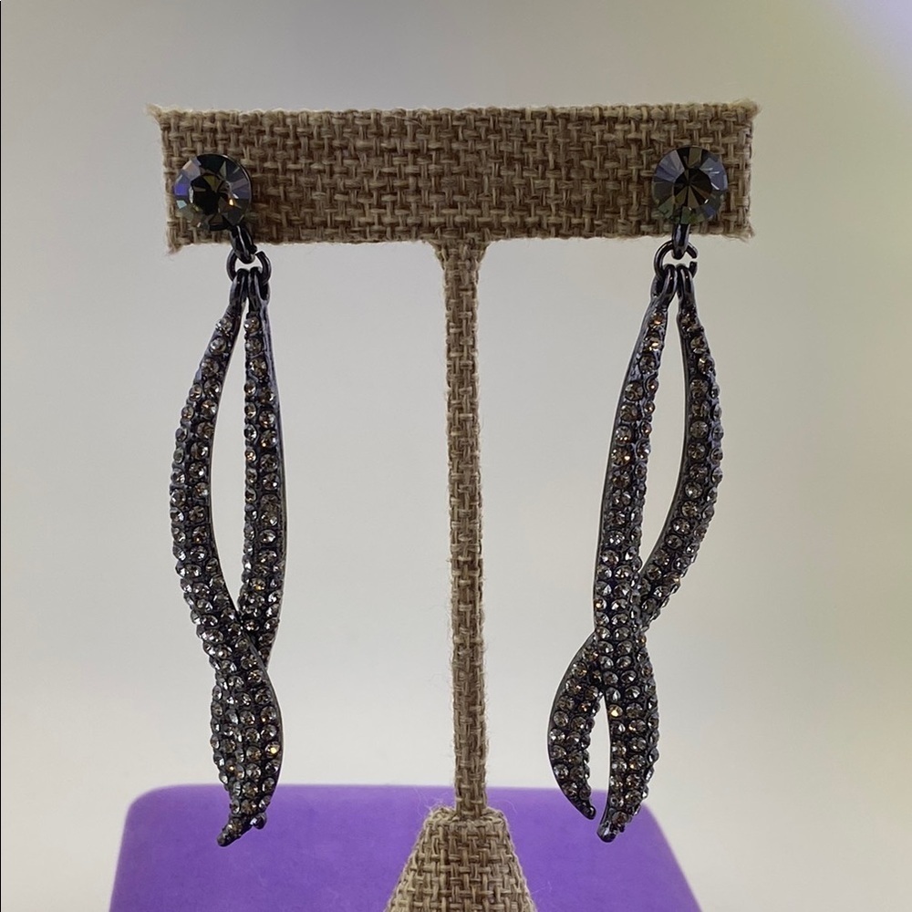 💛 Elegant Black & Crystal Drop Earrings - Picture 2 of 4